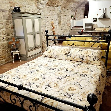 O Rosa Bella Appartamento Via Savelli Della Porta 24 Gubbio Zewnętrze zdjęcie
