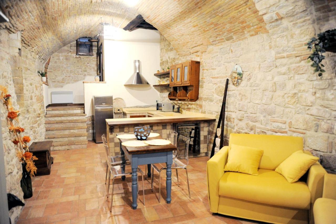 O Rosa Bella Appartamento Via Savelli Della Porta 24 Gubbio Zewnętrze zdjęcie